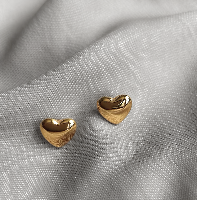 Dainty Heart Studs