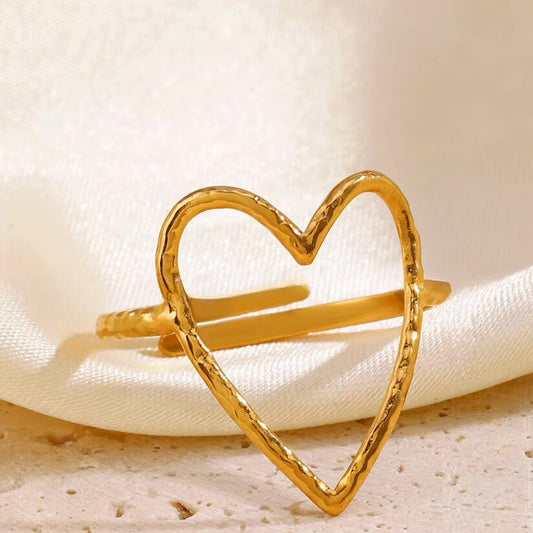 Sleek Heart Ring