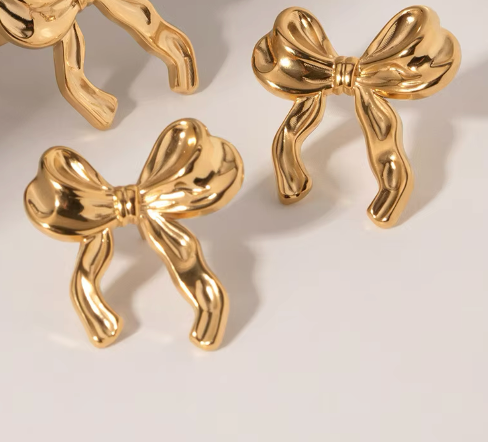 Chic Bow Studs